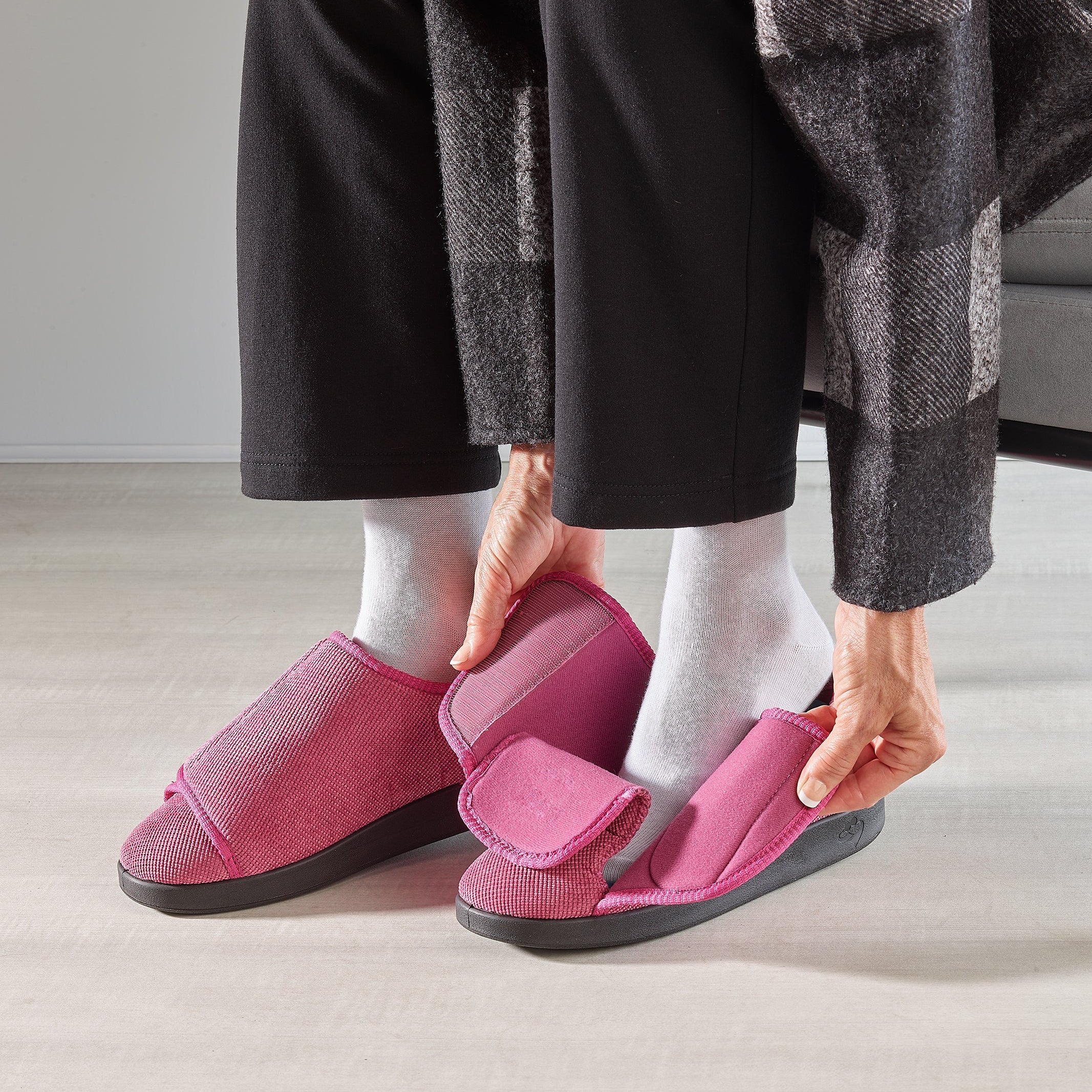 Women’s Adjustable Fit Easy-Closure Slippers