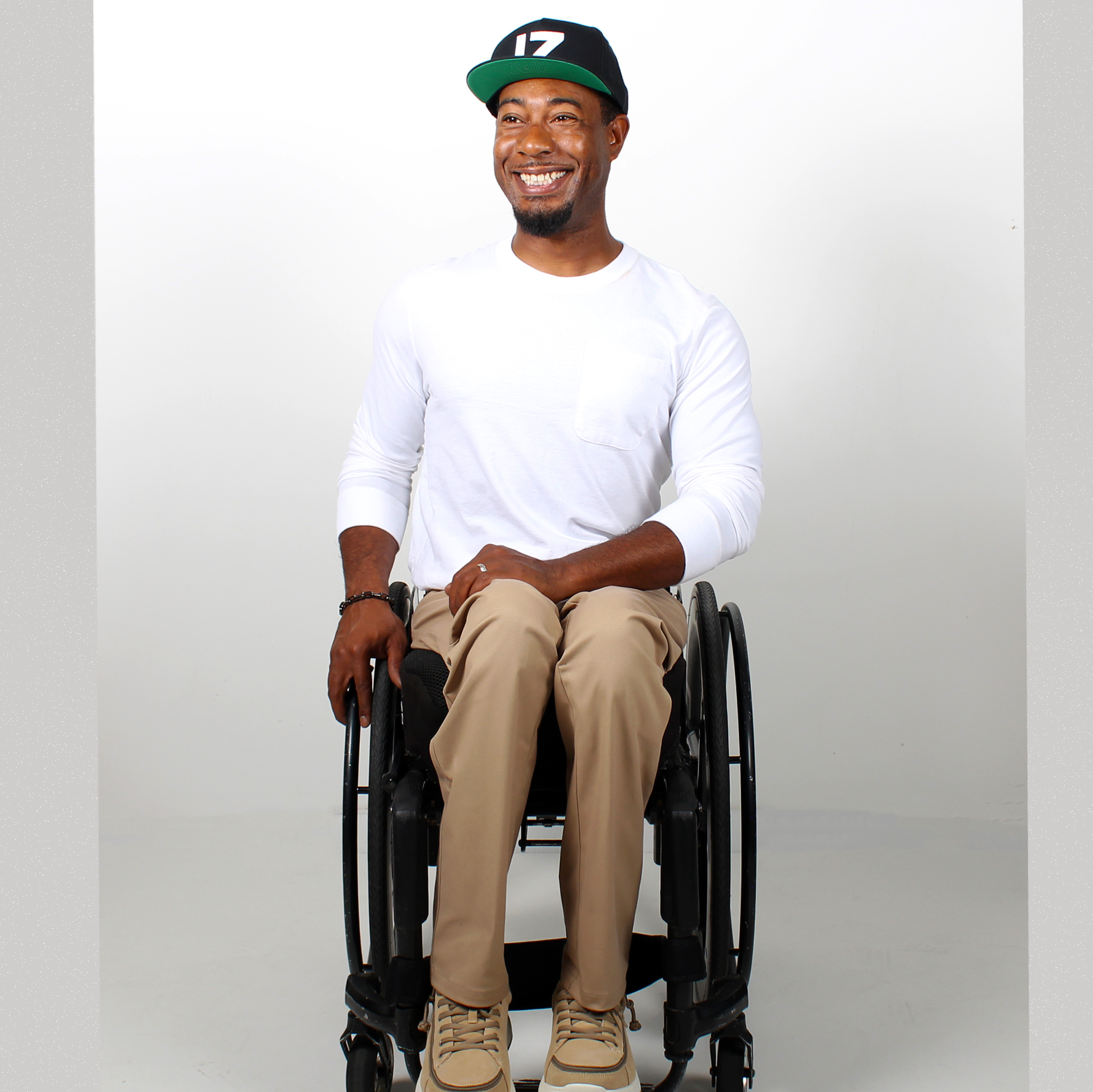 Men's Game Changer Seamless Back Elastic Waist Chino Pant